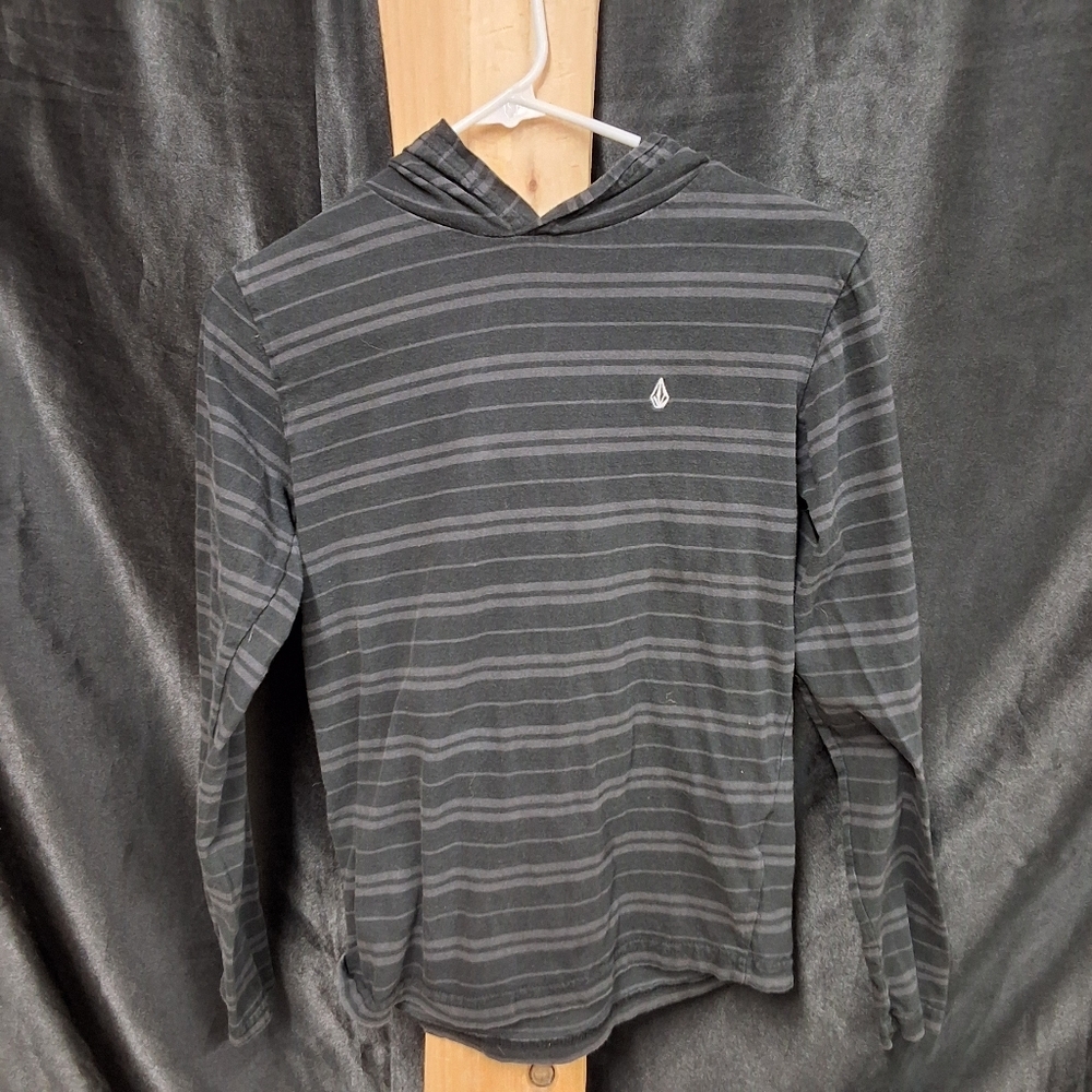 Volcom size youth, medium black long sleeve hoodie  pull over without pocket - Picture 10 of 11
